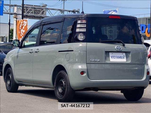 Toyota SIENTA 2010-03 7728646-5