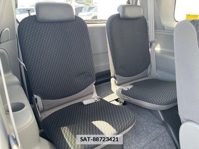 Toyota SIENTA 2010-07 7728672-10