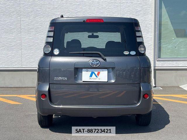 Toyota SIENTA 2010-07 7728672-15
