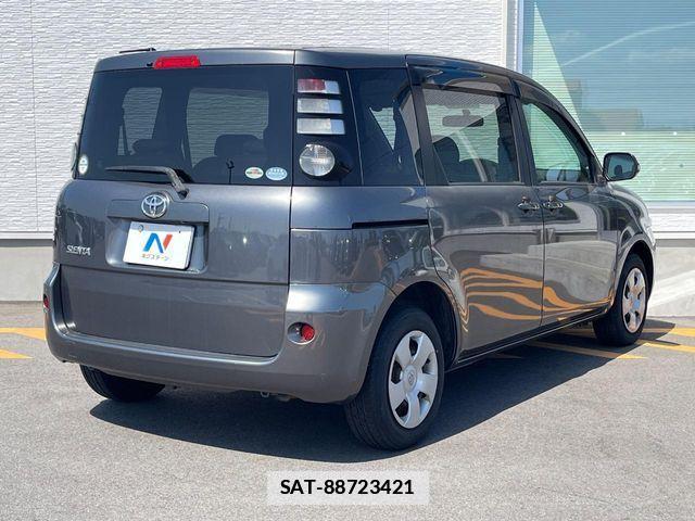 Toyota SIENTA 2010-07 7728672-17