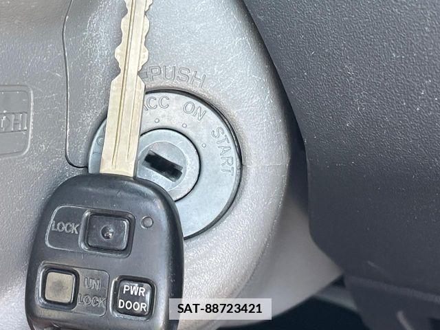 Toyota SIENTA 2010-07 7728672-6
