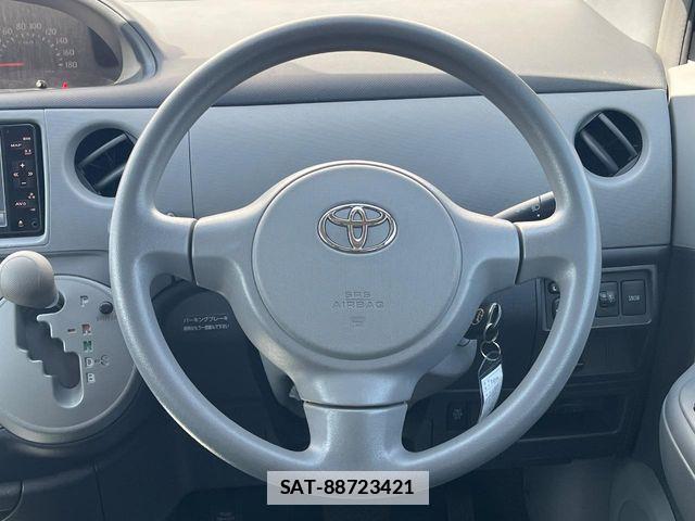 Toyota SIENTA 2010-07 7728672-7