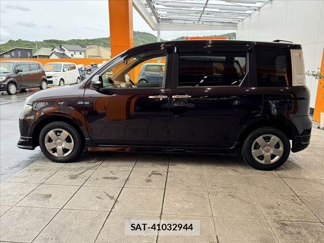Toyota SIENTA 2013-11 7728663-11