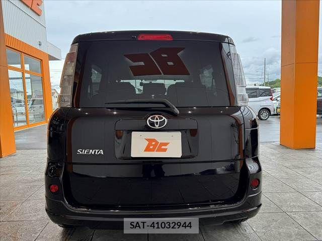 Toyota SIENTA 2013-11 7728663-13