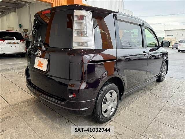 Toyota SIENTA 2013-11 7728663-14