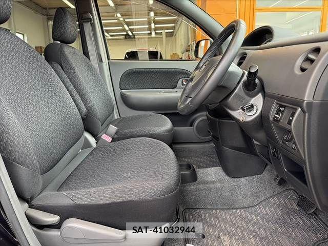 Toyota SIENTA 2013-11 7728663-15