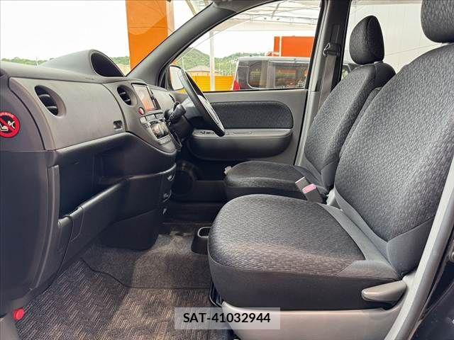 Toyota SIENTA 2013-11 7728663-17