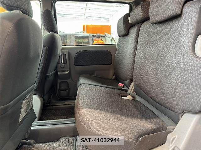 Toyota SIENTA 2013-11 7728663-18