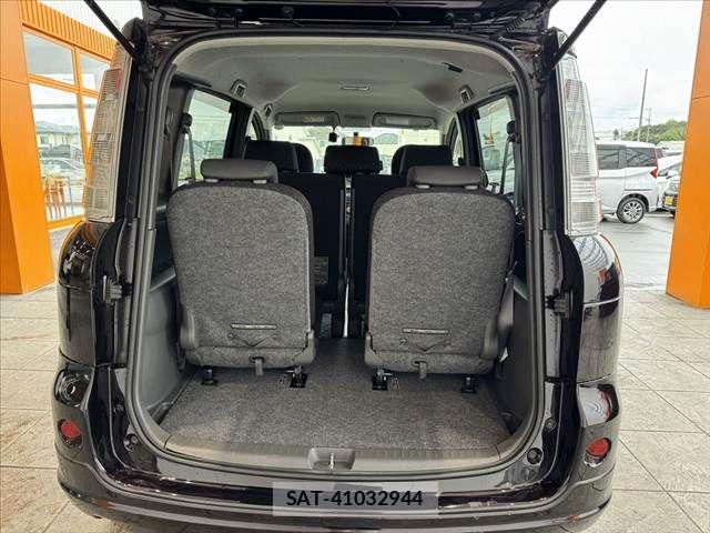 Toyota SIENTA 2013-11 7728663-19