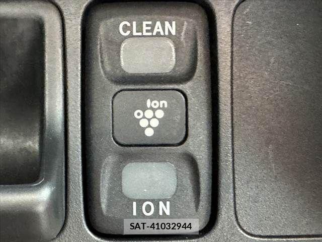 Toyota SIENTA 2013-11 7728663-21
