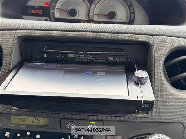 Toyota SIENTA 2013-11 7728663-28