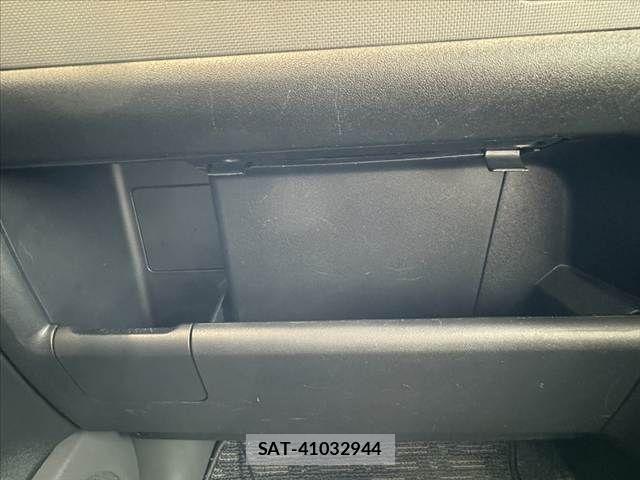 Toyota SIENTA 2013-11 7728663-29
