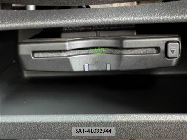 Toyota SIENTA 2013-11 7728663-5