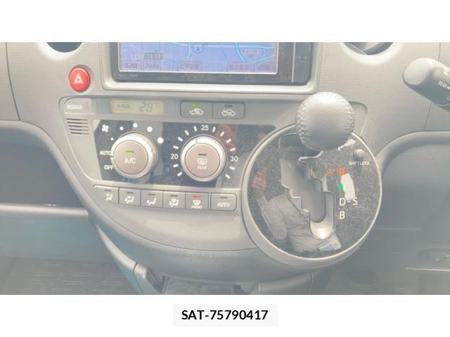 Toyota SIENTA 2014-02 7728665-10