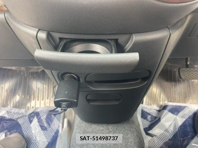 Toyota SIENTA 2005-05 7728684-17