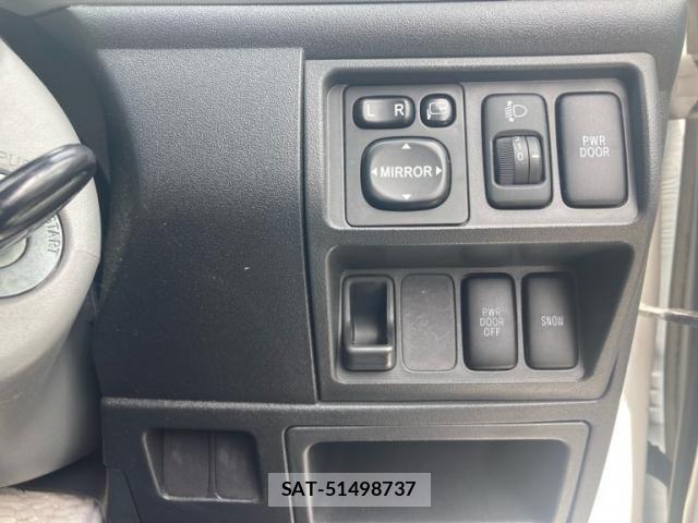 Toyota SIENTA 2005-05 7728684-18