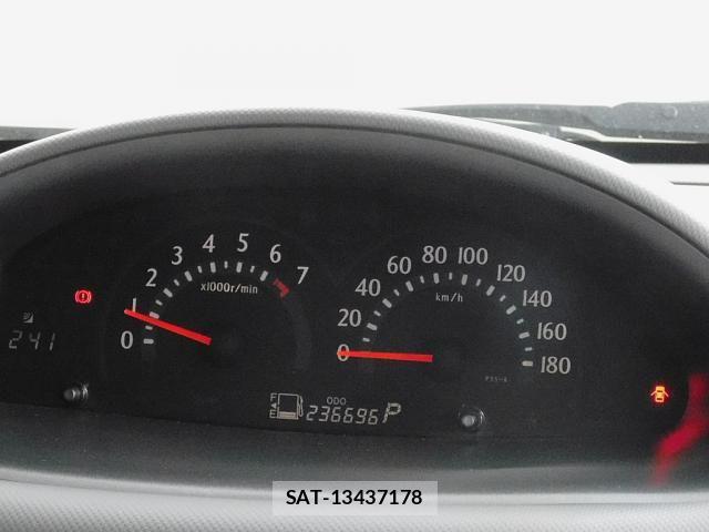 Toyota SIENTA 2005-06 7728671-9