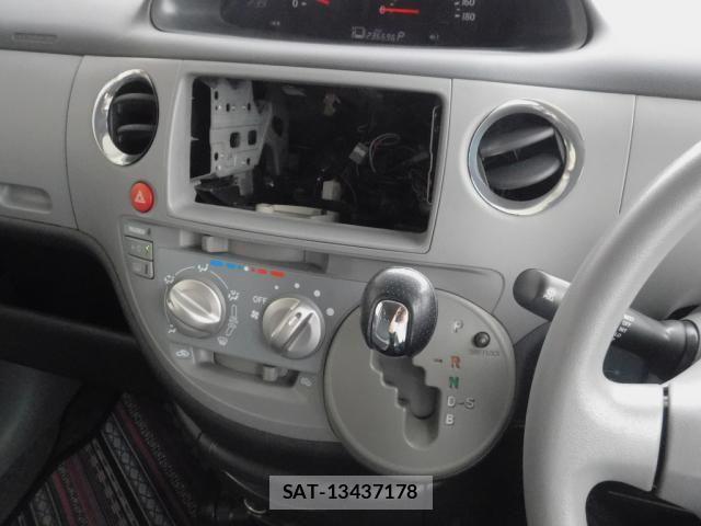 Toyota SIENTA 2005-06 7728671-11