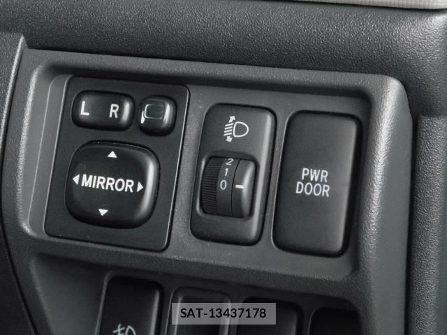 Toyota SIENTA 2005-06 7728671-5