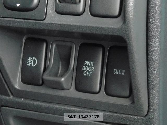 Toyota SIENTA 2005-06 7728671-6
