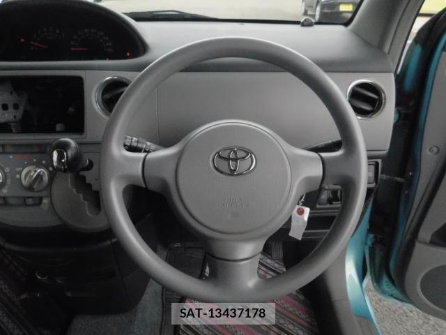 Toyota SIENTA 2005-06 7728671-8