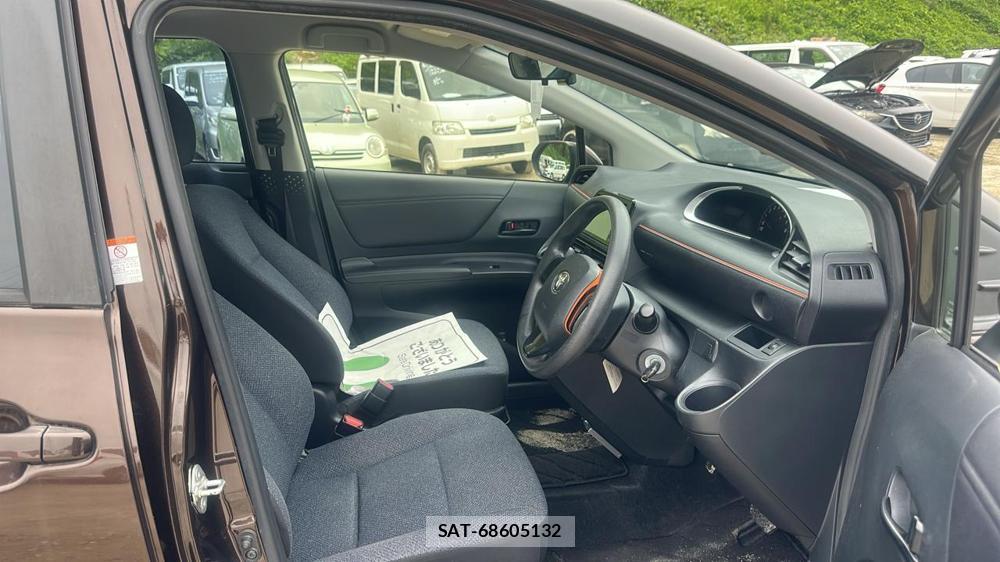 Toyota SIENTA 2015-10 7353013-11