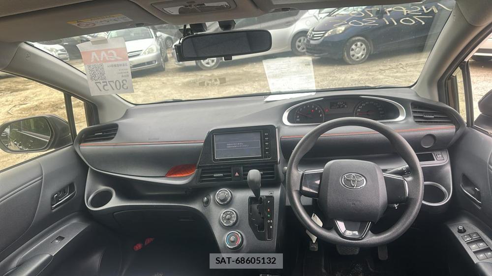 Toyota SIENTA 2015-10 7353013-12