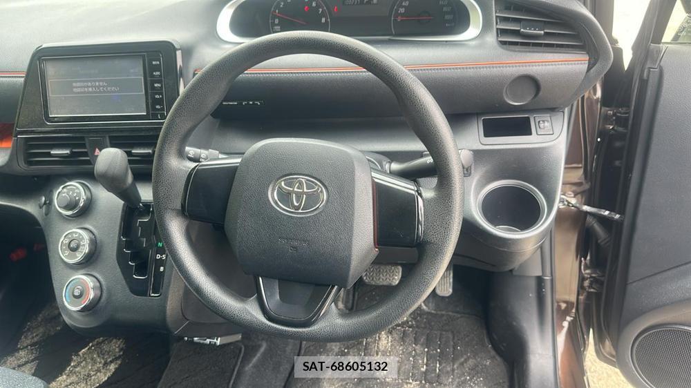 Toyota SIENTA 2015-10 7353013-13