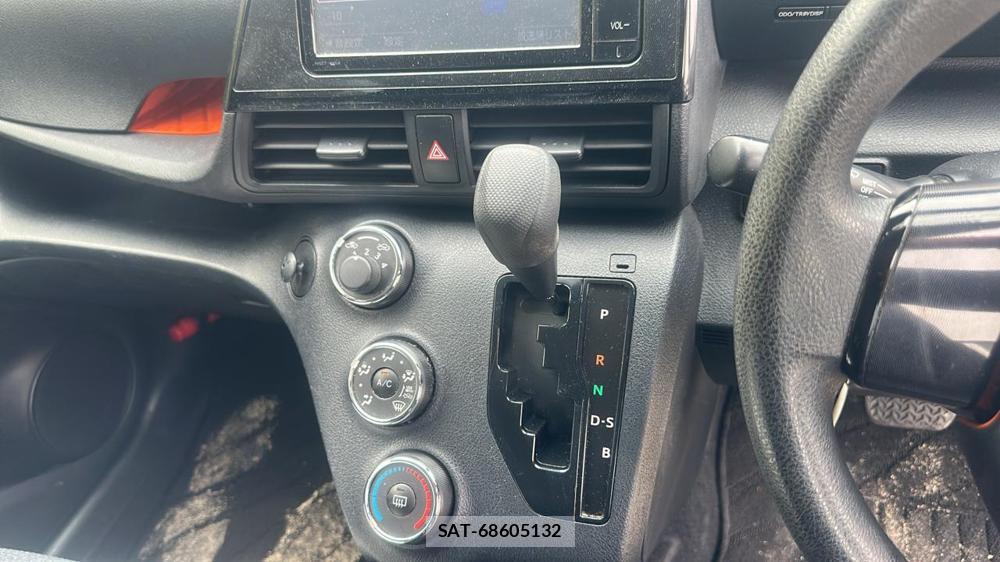 Toyota SIENTA 2015-10 7353013-18
