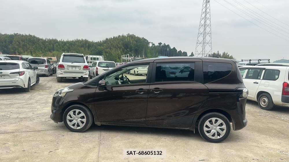 Toyota SIENTA 2015-10 7353013-1