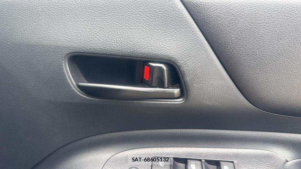 Toyota SIENTA 2015-10 7353013-19