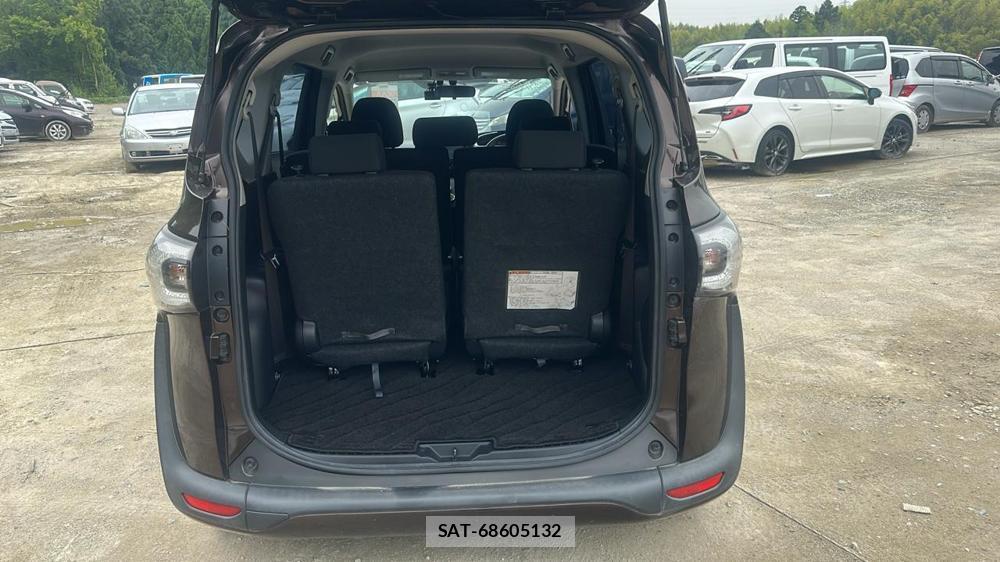 Toyota SIENTA 2015-10 7353013-23