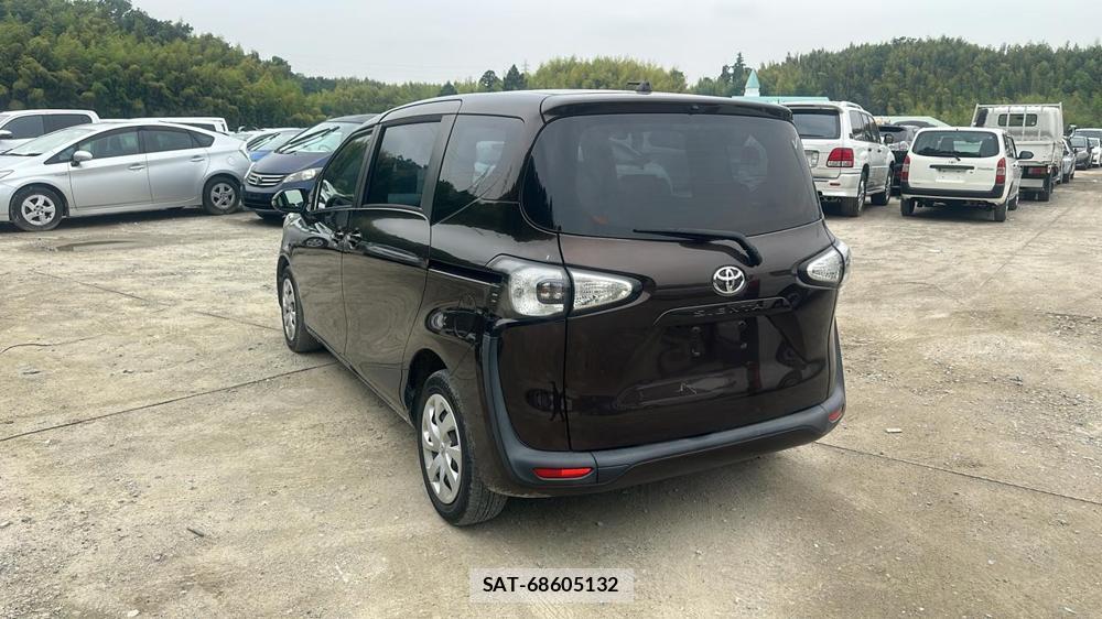 Toyota SIENTA 2015-10 7353013-2