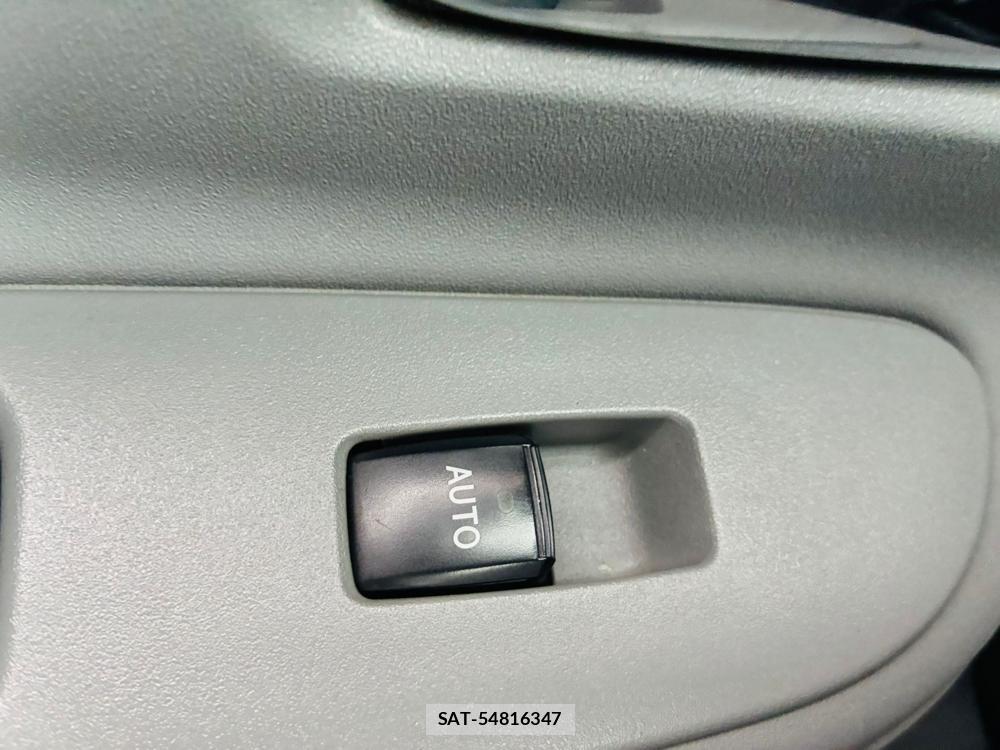 Toyota SIENTA 2009-07 7687983-23