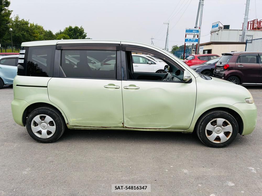 Toyota SIENTA 2009-07 7687983-5