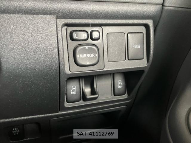 Toyota SIENTA 2012-04 7789103-11