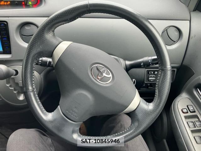 Toyota SIENTA 2011-12 7789105-11