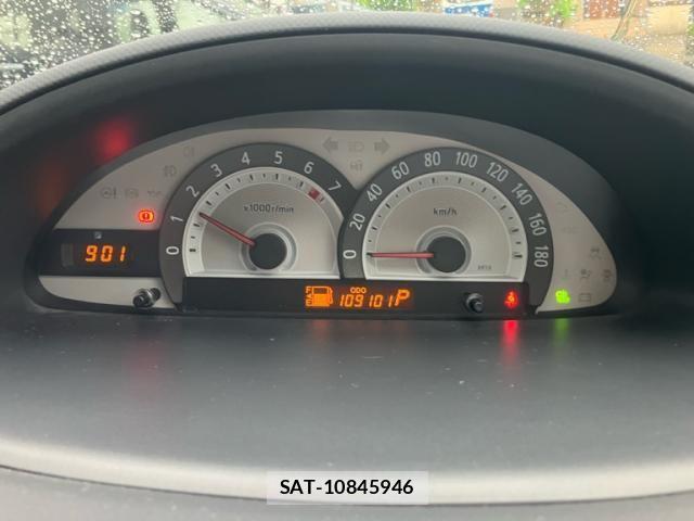 Toyota SIENTA 2011-12 7789105-13