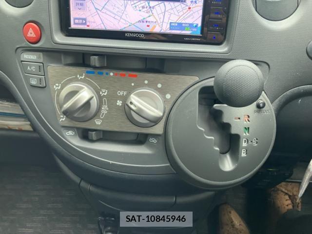 Toyota SIENTA 2011-12 7789105-14