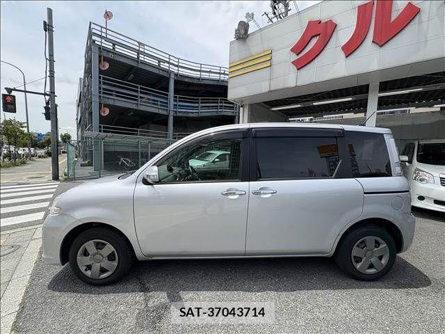 Toyota SIENTA 2012-09 7789109-10