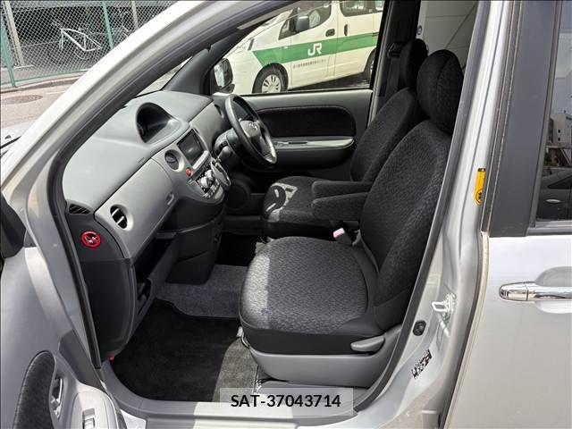 Toyota SIENTA 2012-09 7789109-16