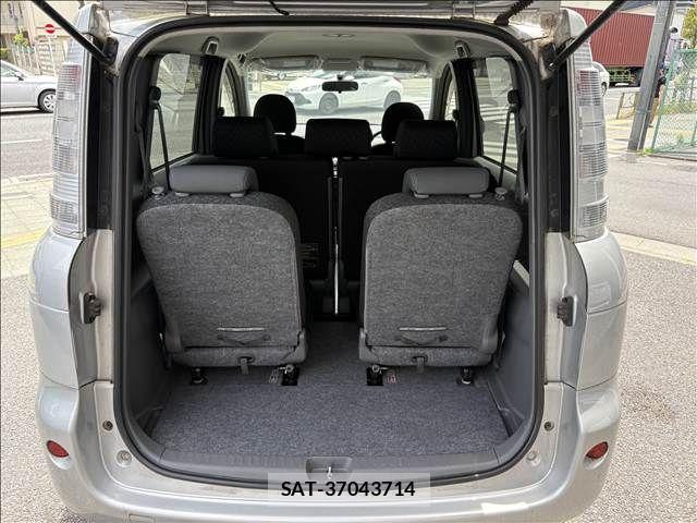 Toyota SIENTA 2012-09 7789109-19