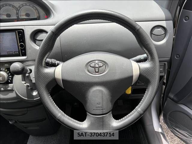 Toyota SIENTA 2012-09 7789109-26