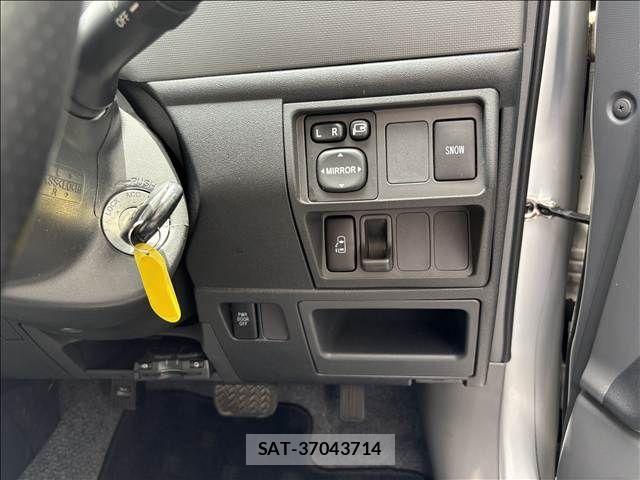 Toyota SIENTA 2012-09 7789109-27