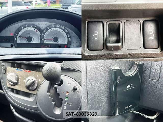 Toyota SIENTA 2011-08 7789108-4