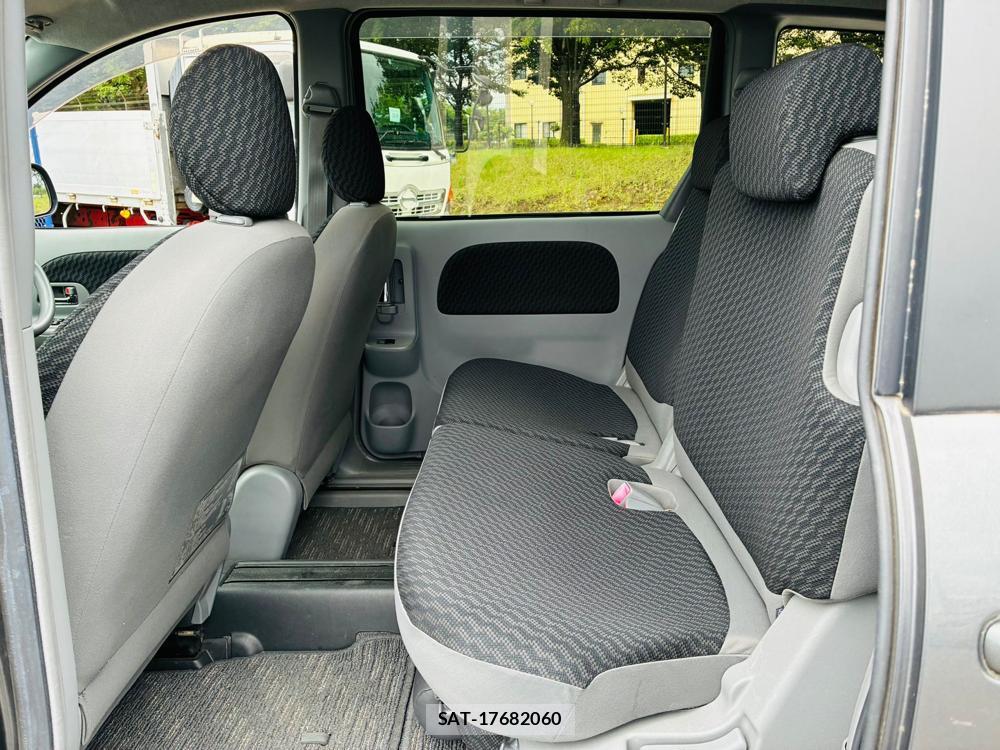 Toyota SIENTA 2009-10 7578789-9