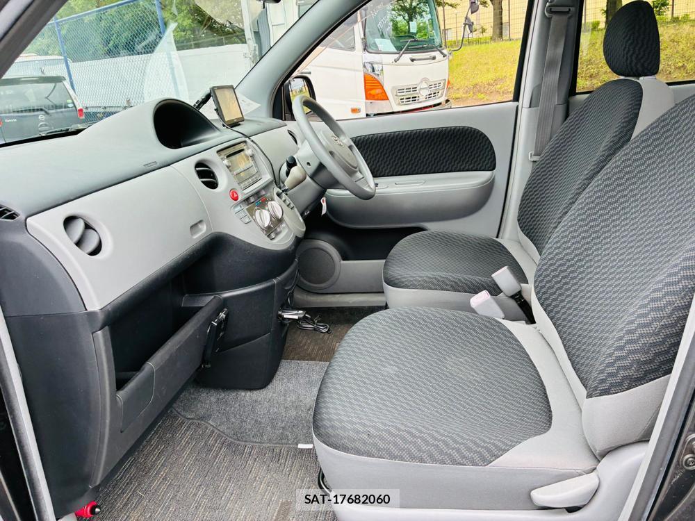 Toyota SIENTA 2009-10 7578789-10