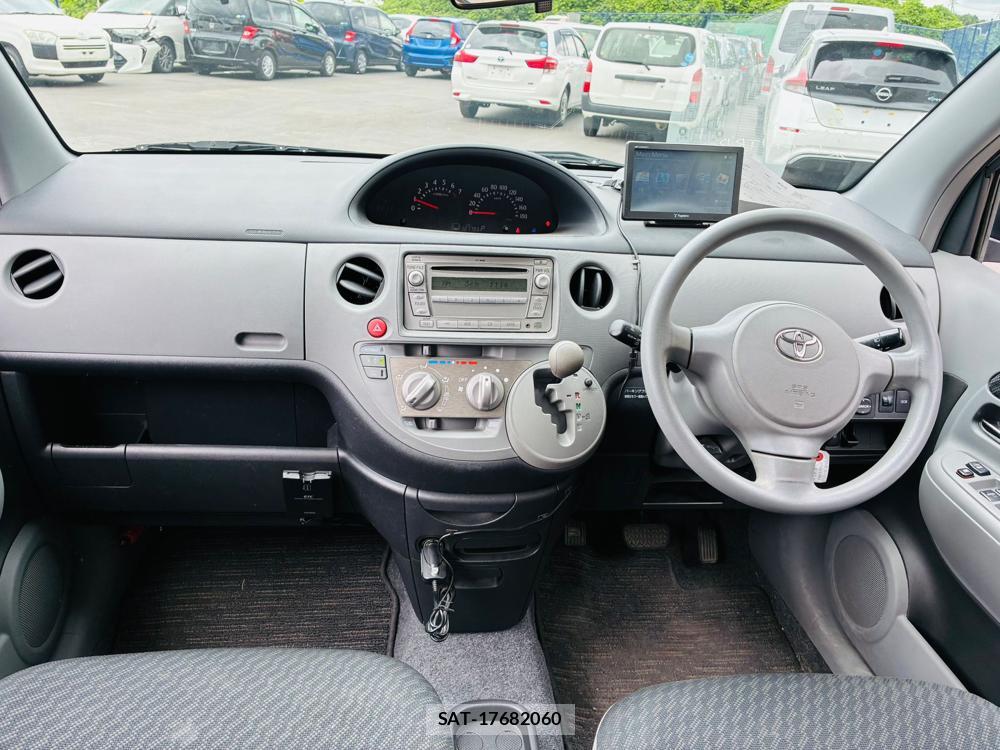 Toyota SIENTA 2009-10 7578789-12