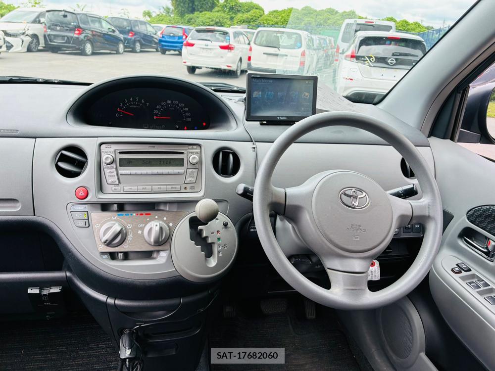 Toyota SIENTA 2009-10 7578789-13