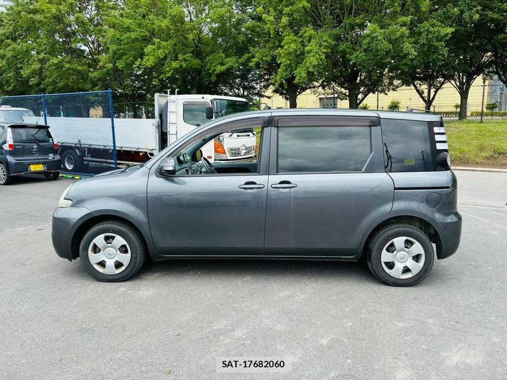 Toyota SIENTA 2009-10 7578789-1